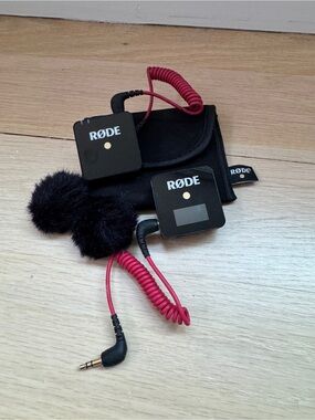 RODE Wireless GO 1st Gen Wireless Lavalier Microphone w/ 2 Deadcats